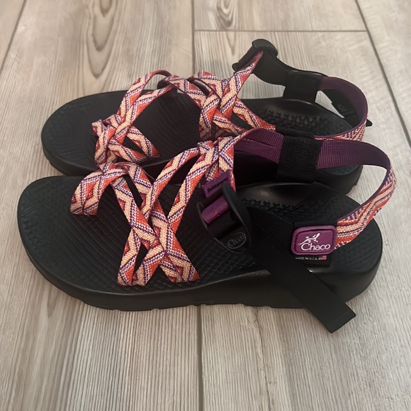 Chaco’s Women’s Size 7 Vibram Purple and Pink Excellent Condition - Picture 6 of 6